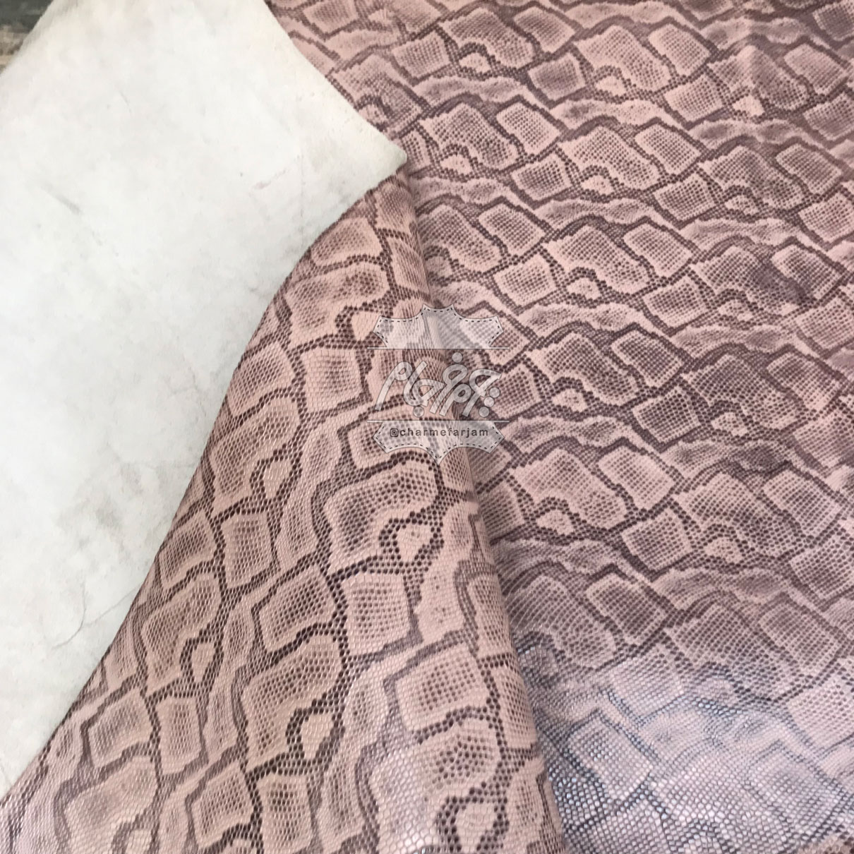 چرم گاوی طرح snake (ماری) شکلاتی